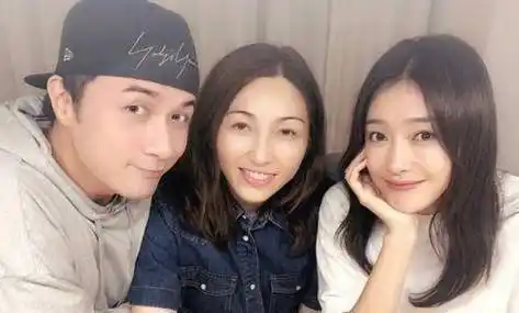 古巨基罕晒一家三口52岁老婆高龄产子爱情结晶来之不易