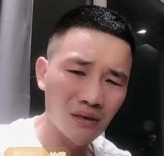 真不长记性!嘎子哥直播卖假酒被痛骂,把潘长江的叮嘱给忘了?