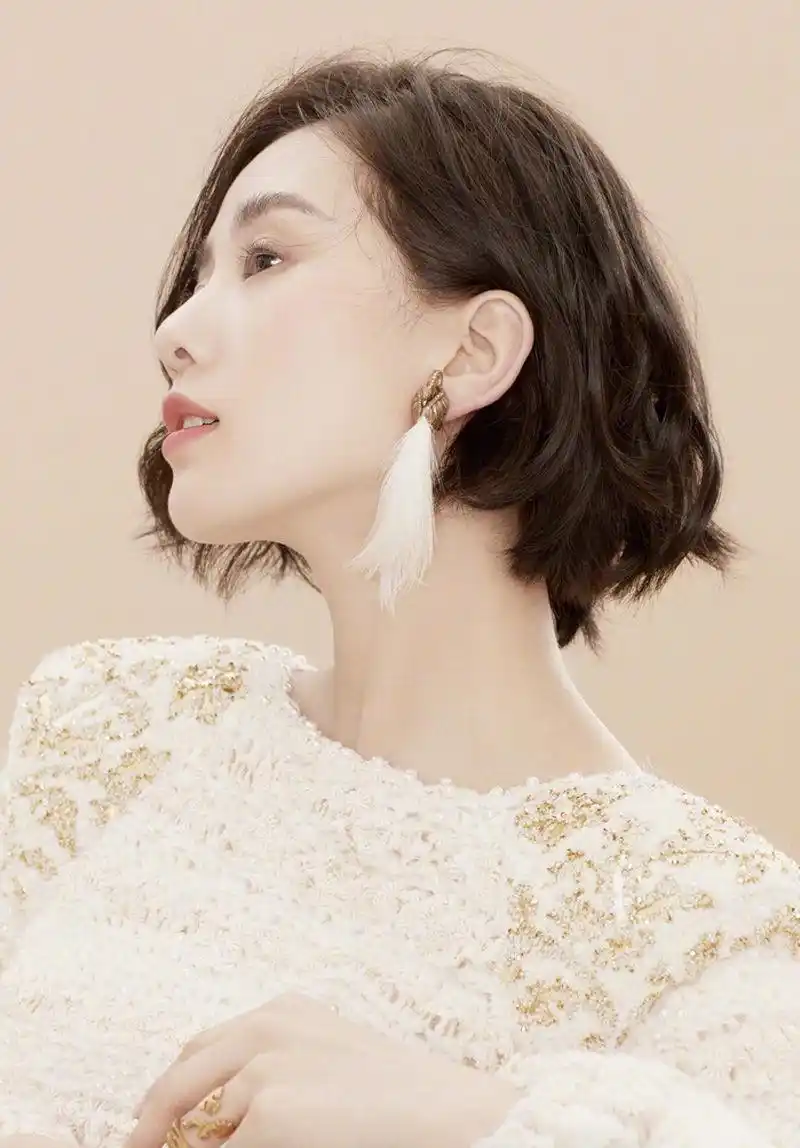 刘诗诗:褪去少女的青涩,逐渐成熟成长为今天的气质美女