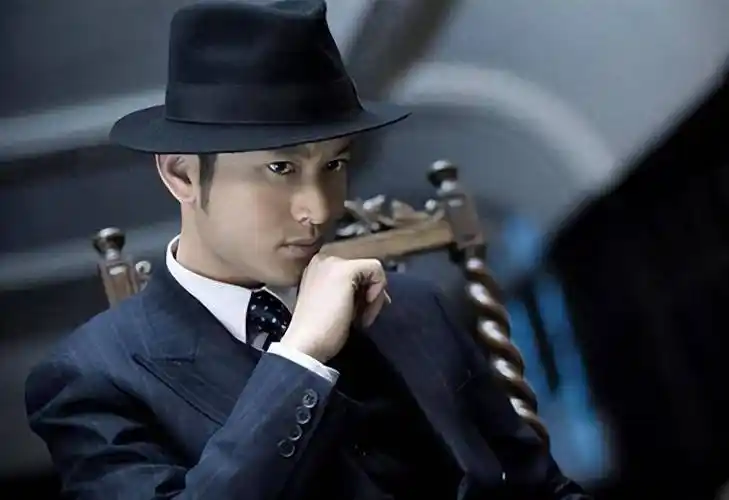 周润发经典版"许文强",黄晓明版备受争议,连张国荣都驾驭不了_上海滩