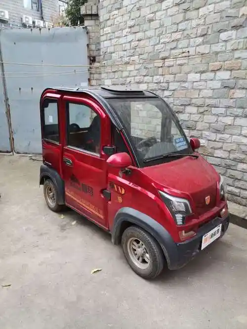 出售二手四轮电瓶车3500元,充满电能跑40公里左右,8成新!