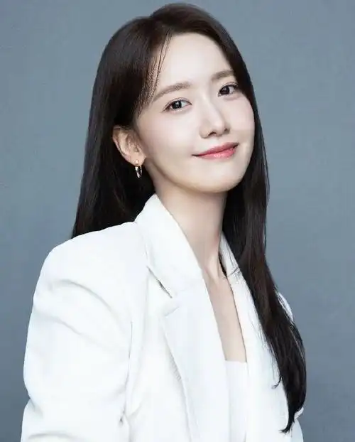 240704 林允儿公式照更新2p  @limyoona90林允儿超话