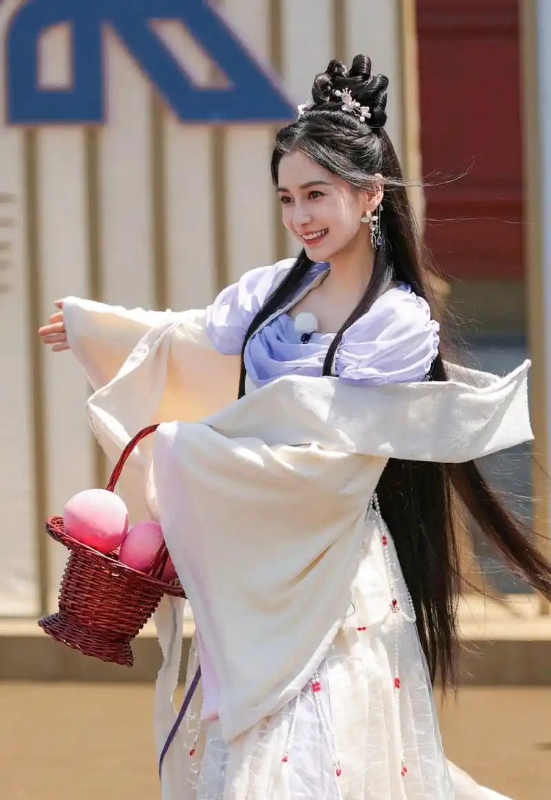 杨颖的古装造型真好看,妩媚娇俏,体态柔美,神采飘逸!