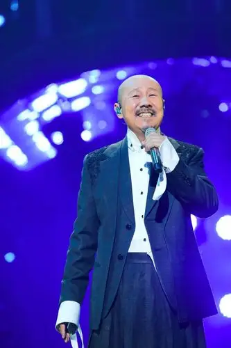 蒙古族歌手腾格尔