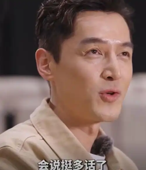 胡歌谈陪产不开心,自豪称:1岁4个月女儿不会走路,会说很多话了|杨幂