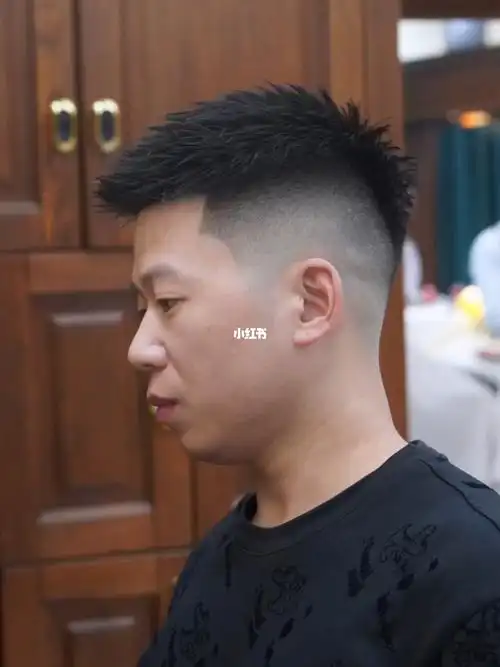 清爽的美式渐变前刺发型你喜欢吗