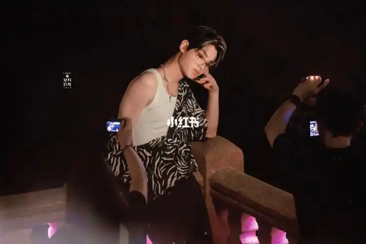 justin黄明昊壁纸