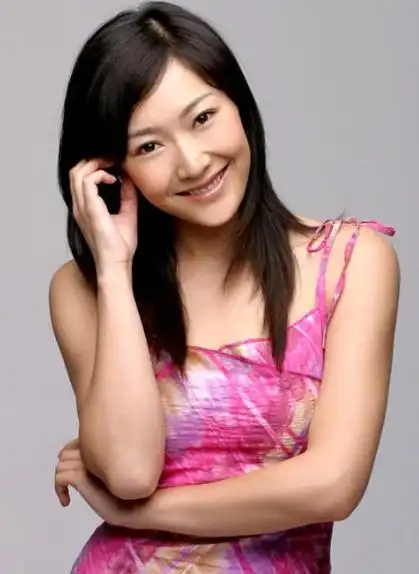 阿斯茹:怀孕后男友瘫痪,放弃事业照顾他8年,两度错失婚礼成遗憾