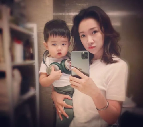 朱亚文宠她近10年,最后却选择了沈佳妮,如今却也收获了幸福家庭