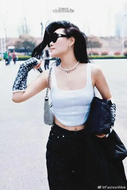 袁娅维牵手张予曦##袁娅维张予曦嗑到了