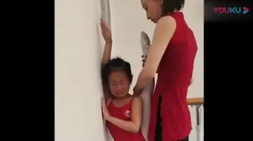 跳舞劈叉疼哭了视频在线观看 - 西瓜视频