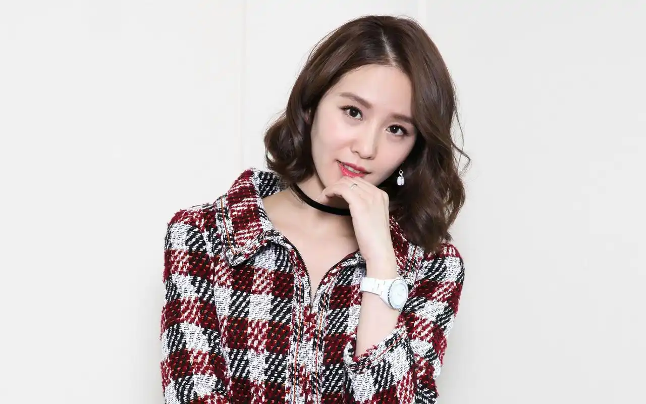 刘诗诗短发甜美气质写真图片桌面壁纸