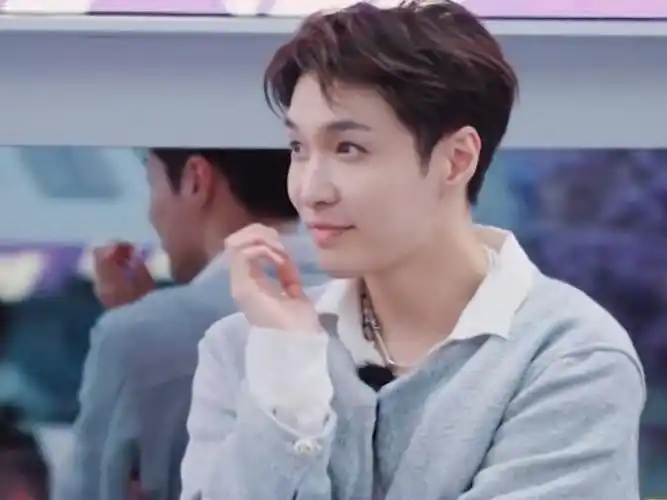 张艺兴超话#张艺兴百分百出品#  小羊宝宝看自己的归零路演看害羞了