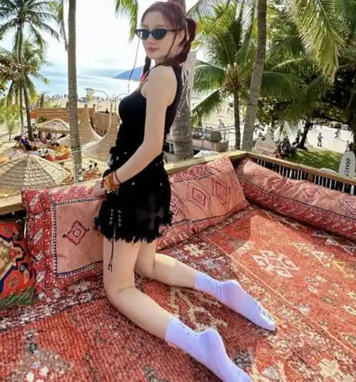 李小璐三亚度假照曝光!