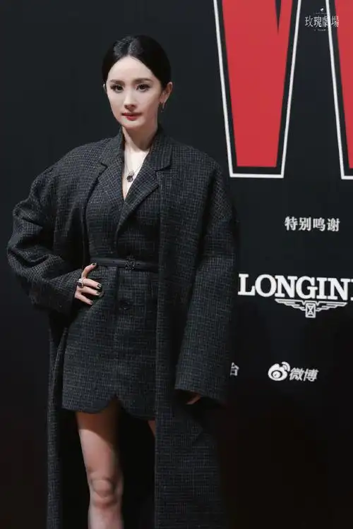 杨幂西装杀伤力##杨幂翡翠##w年度盛典红毯