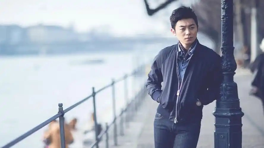 内地明星朱亚文明星风尚壁纸