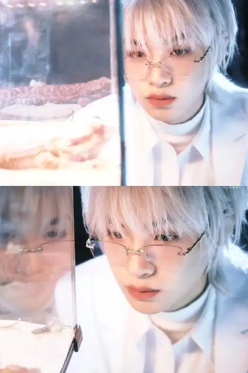 黄明昊白发撕漫男