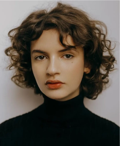 短卷发风情万种的美