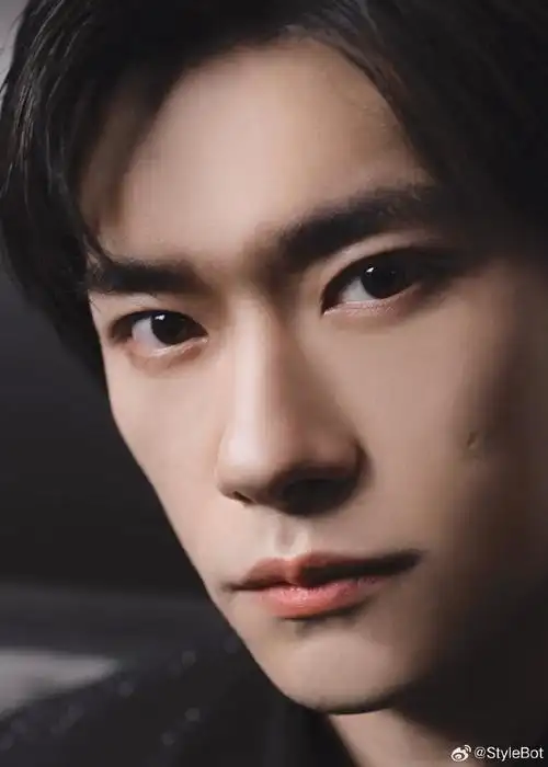 易烊千玺故事都在眼里##易烊千玺怼脸眼神戏