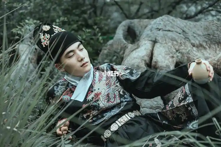 古风摄影男生明制汉服写真亩中山水园