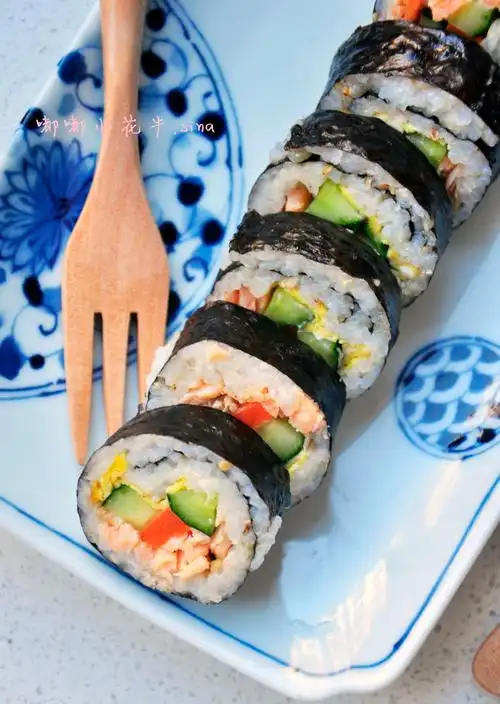卷起来的鲜滋味;黑椒三文鱼寿司卷