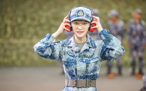 杨幂《真正男子汉》高清图片合集桌面壁纸