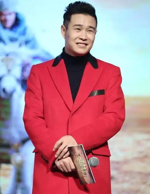 一夜爆红的小沈阳为何会和赵本山分道扬镳看看王小利就知道