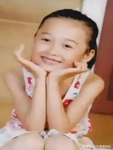 刘雨昕称自己小时候像吴宣仪,开始不信,看到她的童年照:傻眼了