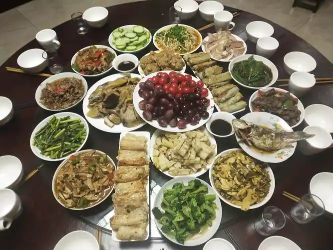 一桌子满满当当的菜,让人食欲大开呀!