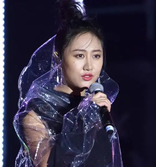 歌手陈粒个人资料 陈粒陈陈陈牵手照片