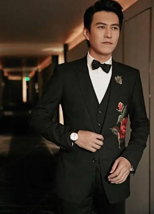 看男神靳东如何把西装穿的儒雅又干练!原来暗藏小心机?