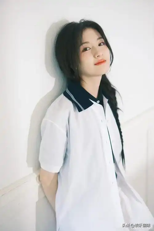 李兰迪学院风穿搭温柔清纯氧气感十足