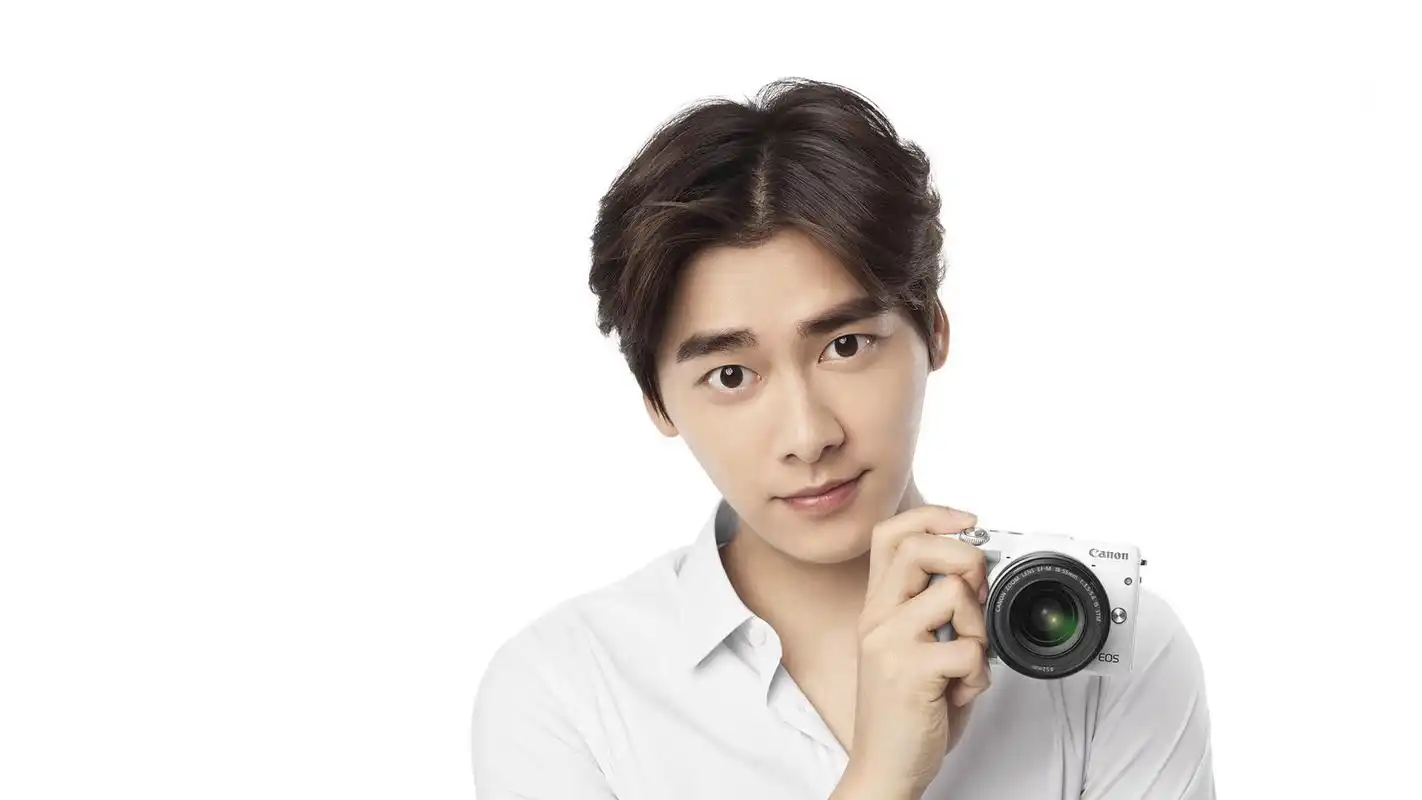 阳光暖男李易峰高清写真桌面壁纸下载