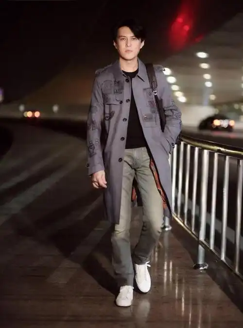 43岁靳东帅成偶像派用颜值撑起高难度奢华中国风堪称型男典范