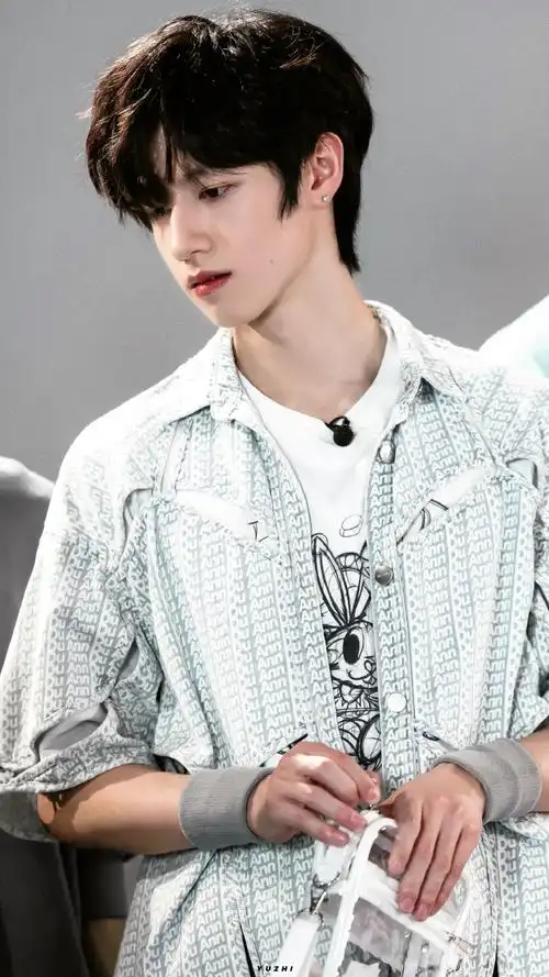 朱志鑫#    帅就一个字,跟了朱志鑫一辈子    #朱志鑫 断层c位饶苘