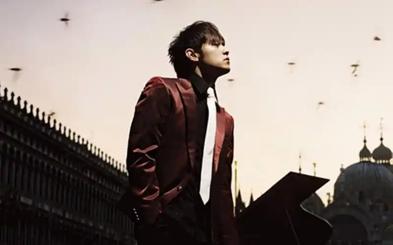 2006星光大典杰伦媒体群访视频,太爱这个白毛毛领的夹克了啊