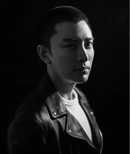 贾乃亮最新寸头写真一样帅气忧郁的眼神成熟稳重