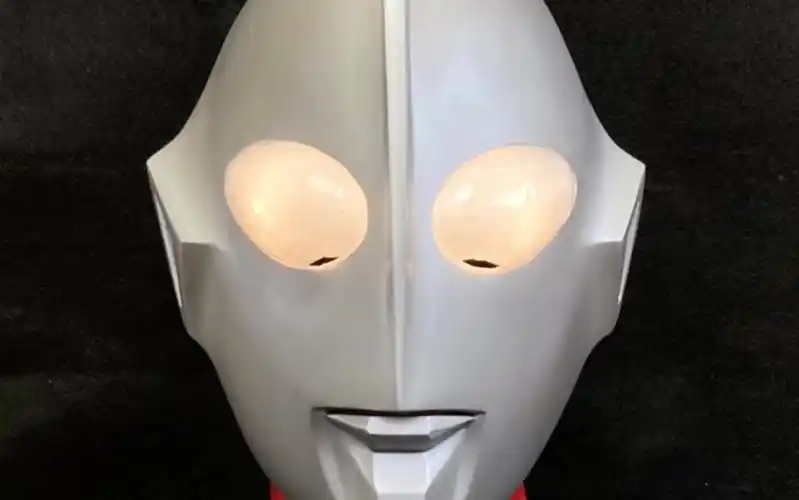 初代奥特曼b型脸玻璃钢头盔制作过程