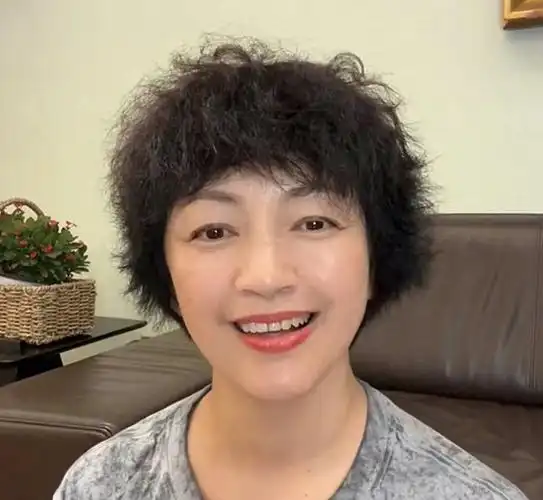 中年女演员的通透,在50岁罗海琼身上体现的淋漓尽致