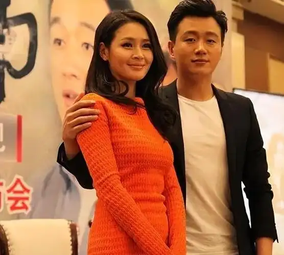 演员于明加:我这辈子最正确的决定,就是为普通丈夫生了两个女儿|罗