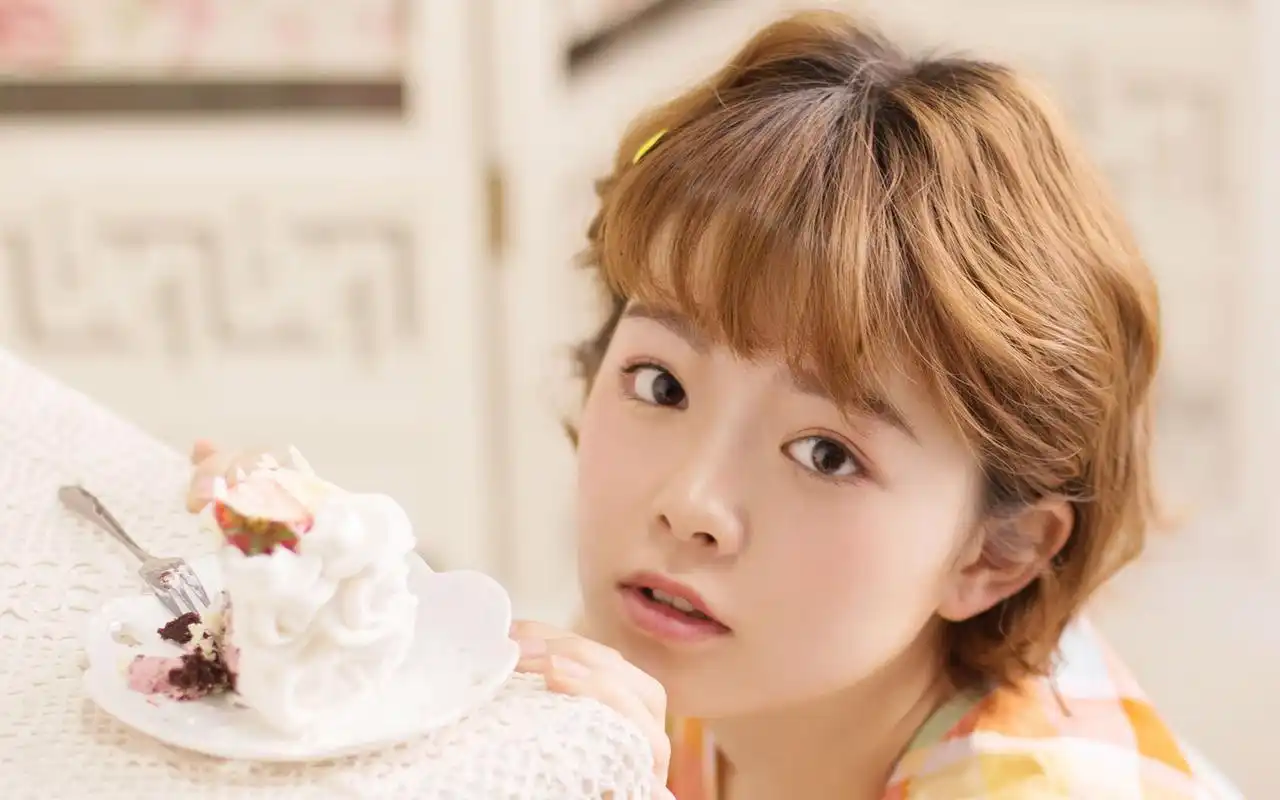 俏皮可爱少女唯美高清桌面壁纸