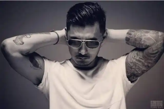 纹身油头雅痞风余文乐简直是行走的荷尔蒙