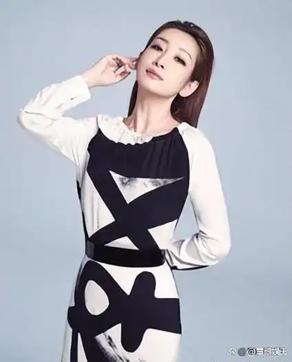 这段时间以来,秦海璐频频成为热搜的焦点,她在综艺节目《花儿与少年》