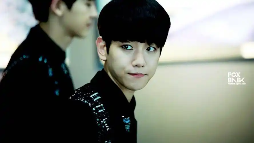 现任女友裴珠泫(irene)难过?边伯贤怎么.