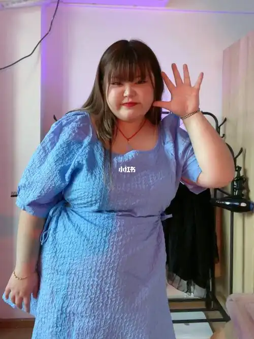 200斤女孩穿搭分享 可爱风_可爱风_穿搭_大码女装_泡泡袖_镂空_胖女孩