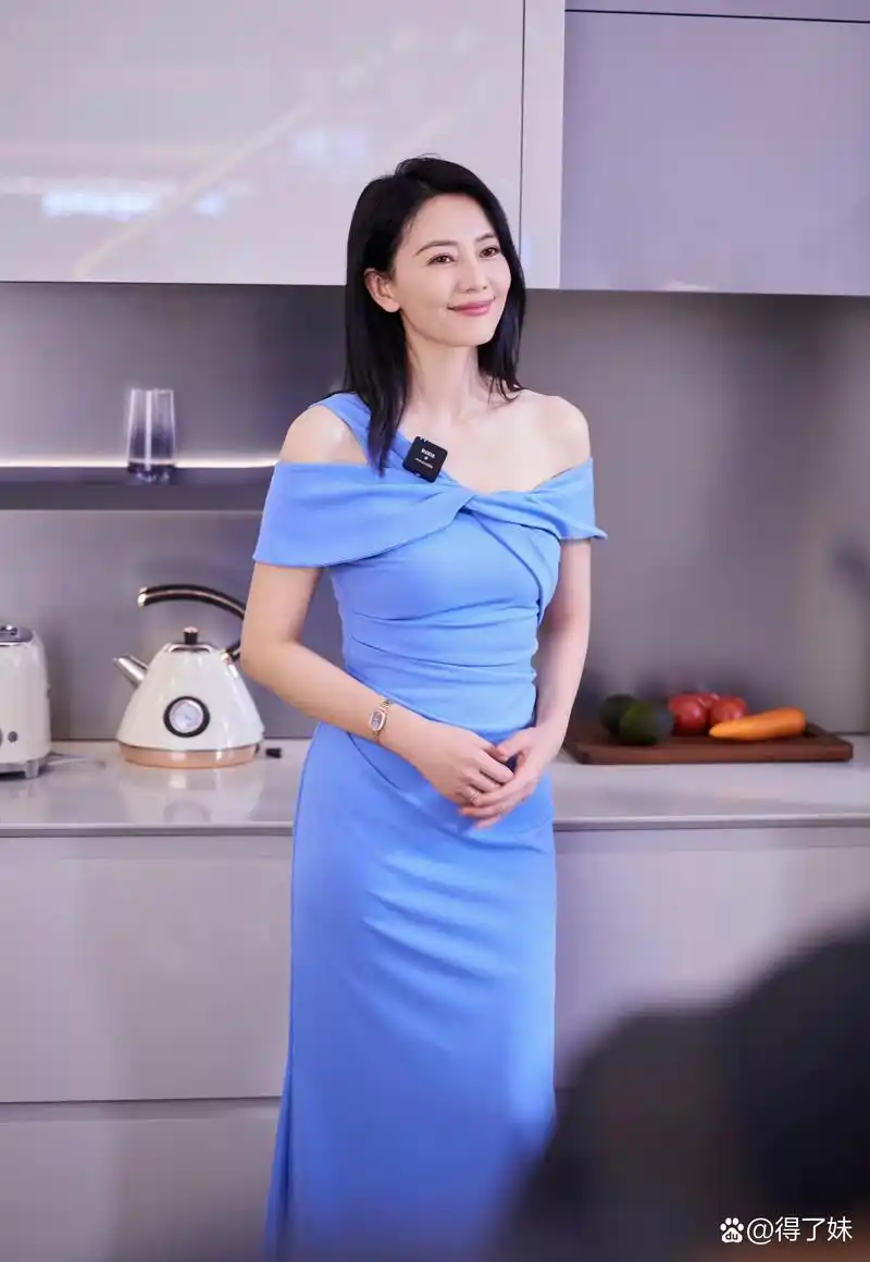 高圆圆,这身蓝色连衣裙,也太漂亮了