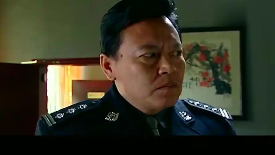 使命黄建强抓捕时为同事挡子弹壮烈牺牲局长林荫流下泪水