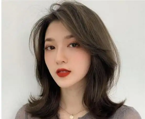 女生三七分斜刘海剪法图解