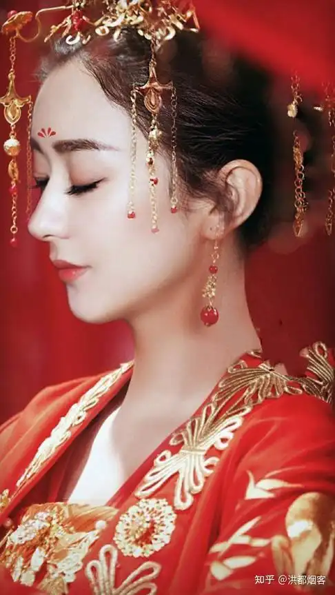 赵丽颖的不管是怎样的古装扮相都很惊艳,不愧的热播古装剧的女一号!