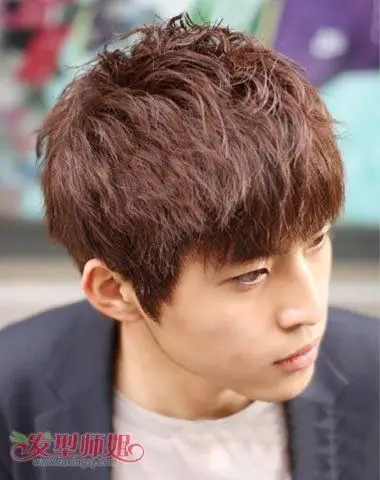 容易打理的男生纹理烫发型 男人烫发发型图片